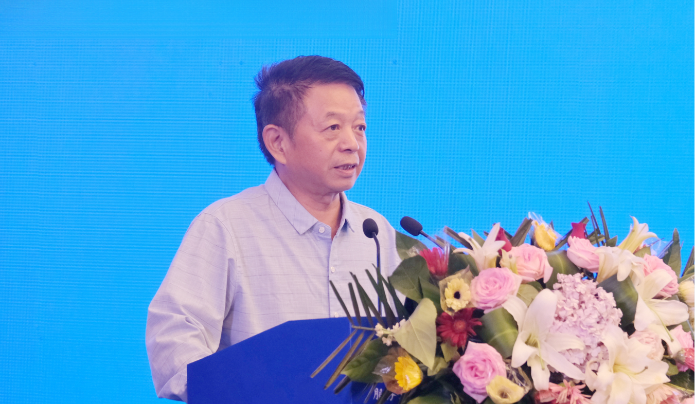 中国工程院院士、国家油菜产业技术体系首席科学家王汉中作主旨报告